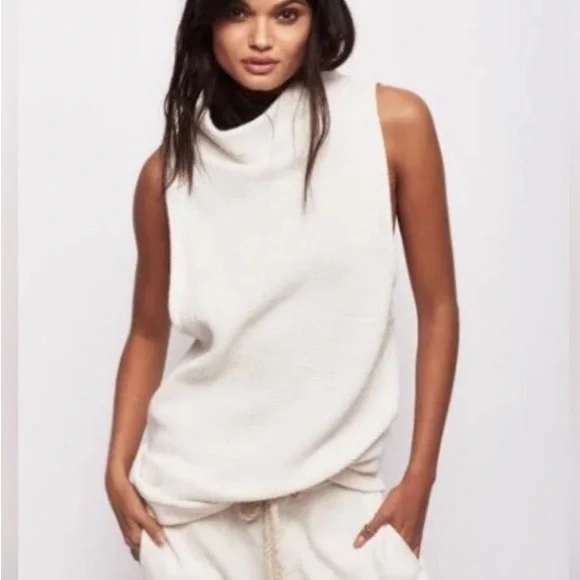 Cream Sleeveless Turtleneck Top - Picture 3 of 6